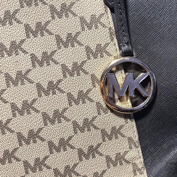 Large Michael Kors Monogram Shoulder Bag. Never used. 15 in x 13 in - Picture 1 of 6